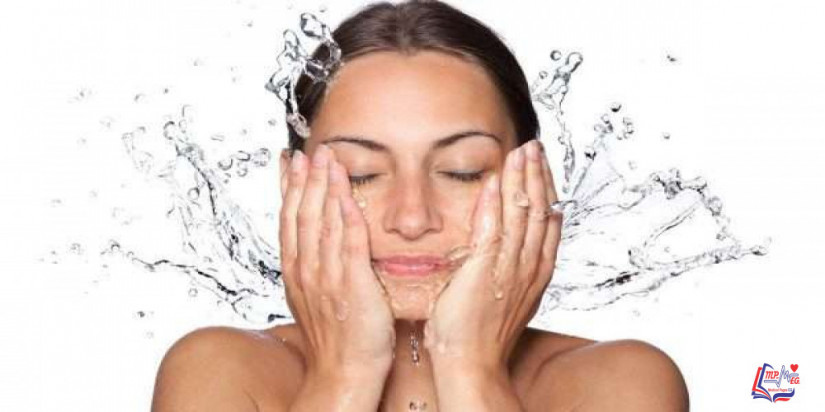 سلايد شو  أهم ١٠ أخطاء نرتكبها أثناء غسل الوجه 