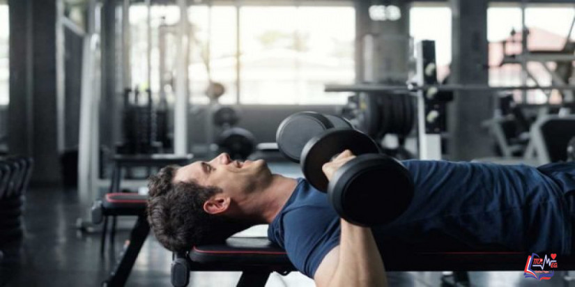تمارين الدمبلز للصدر.. تعرف على طريقة القيام بها بالصور