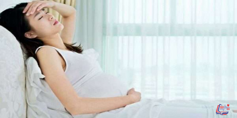 هل زغللة العين من أعراض الحمل