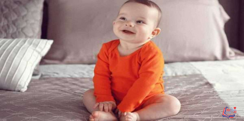 متى يبدأ الطفل في الجلوس وكيف يمكن مساعدته؟