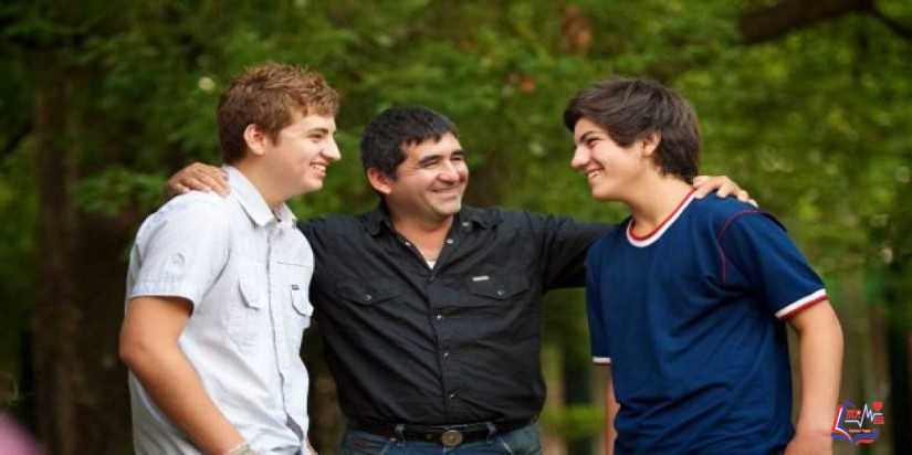 كيفية التعامل مع المراهقين الذكور .. دليل ذهبي لكل أسرة