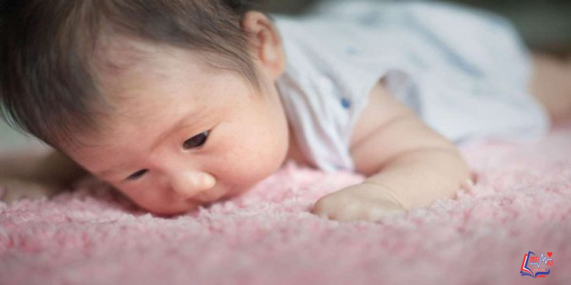 متى يستطيع الطفل رفع رقبته؟ وما اسباب ارتخاء الرقبة عند الاطفال ؟