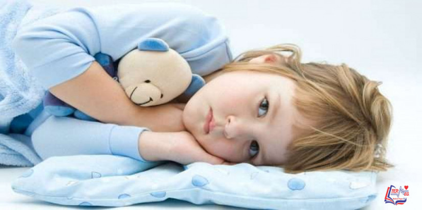 القيء عند الاطفال بدون حرارة .. أسبابه وعلاجه في المنزل