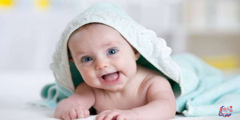 الطفل في الشهر الثاني .. كيف تنمو حواسه؟ وما التطعيمات المهمة؟