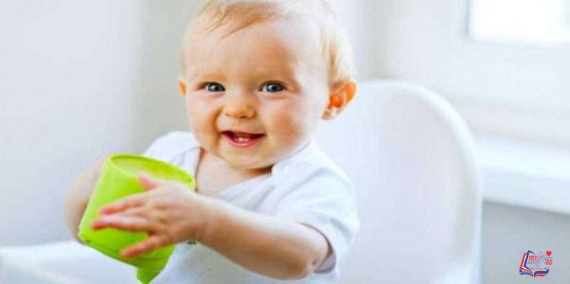 هذا السؤال يحير كل أم .. متى يشرب الرضيع الماء ؟