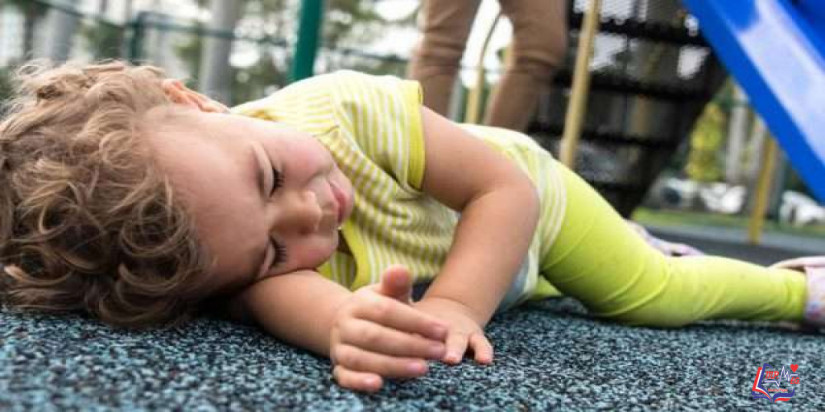 ماذا يجب أن نفعل عند سقوط الطفل على رأسه ؟ نصائح مهمة لكل أم