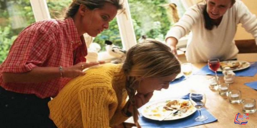 الاسعافات الاولية للشرقة أو الاختناق بالطعام .. بالفيديو